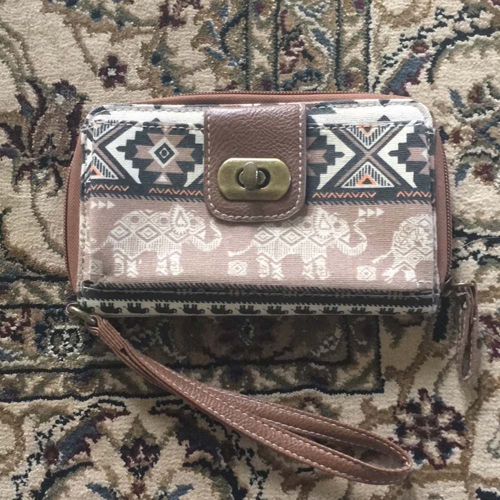 Wristlet with elephants